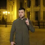 تعليق المرور على جسور كييف.. وزيلينسكي:روسيا تريد تمزيق عاصمتنا