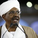 عمر البشير يطلب تلقي العلاج خارج السودان