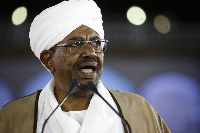 عمر البشير يطلب تلقي العلاج خارج السودان